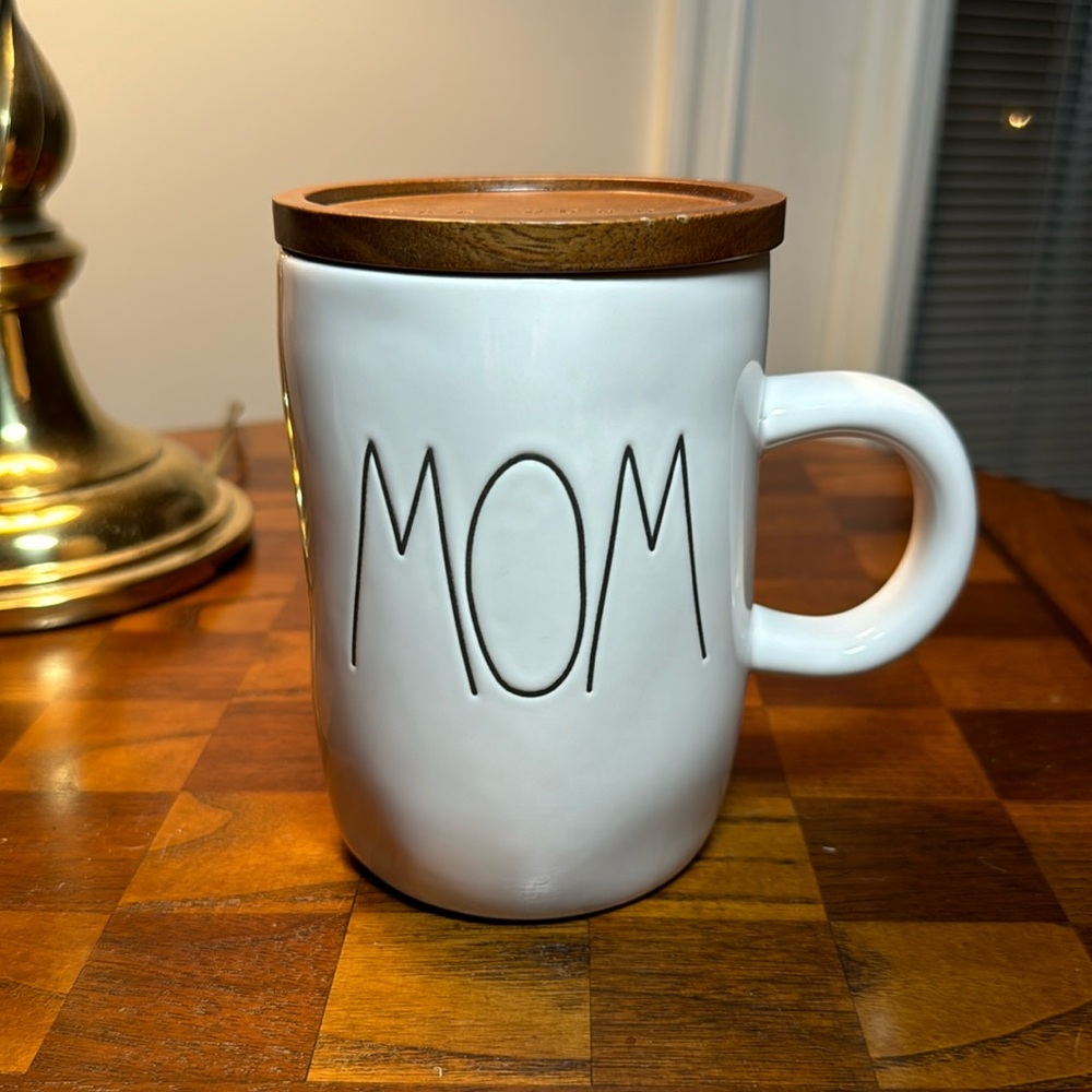 Rae Dunn coffee/tea mug with coaster topper